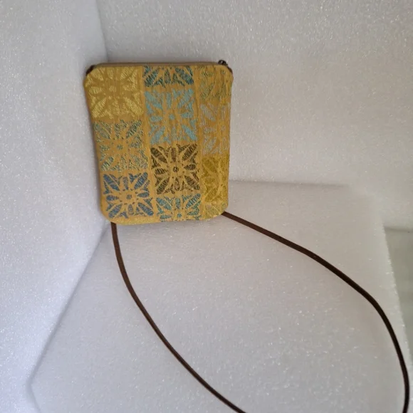 Maruca Cupcake Crossbody Purse / Small bag - Picture 14 of 16